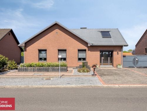                                         Maison à vendre à Meeuwen, € 365.000
