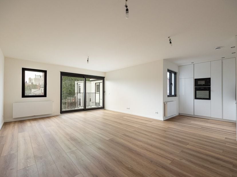 Dit gebouw onderging zopas een volledige renovatie van kop tot teen rekening houdend met de actuele EPB-eisen voor een renovatie. Je kan dus zeker zij