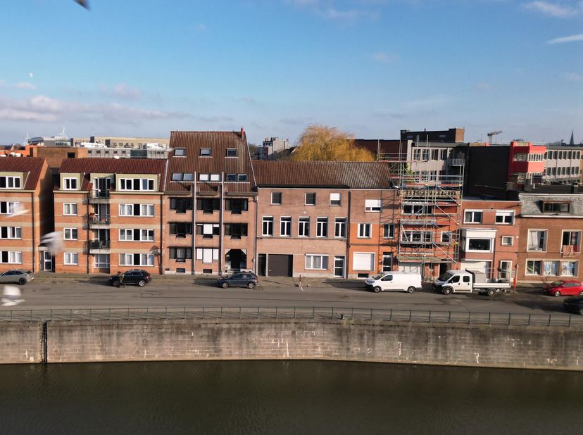 Opbrengsteigendom bestaande uit 18 studentenkamers en twee autostaanplaatsen gelegen aan de Bargiekaai<br />
<br />
Bijzondere investeringsopportunite