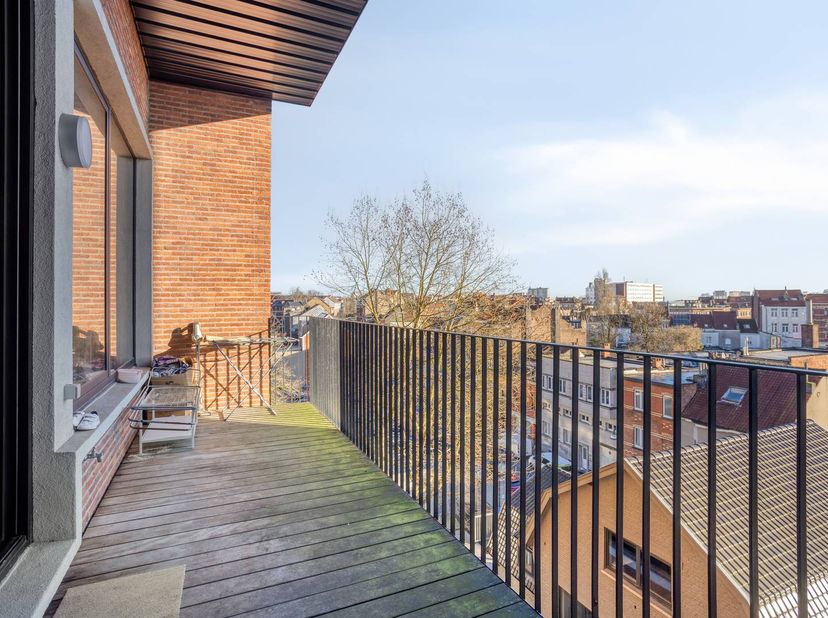 Loft-appartement (75m²) met één slaapkamer te koop in een voormalig fabrieksgebouw gelegen te Anderlecht. Het gebouw werd omgevormd naar lofts en opge