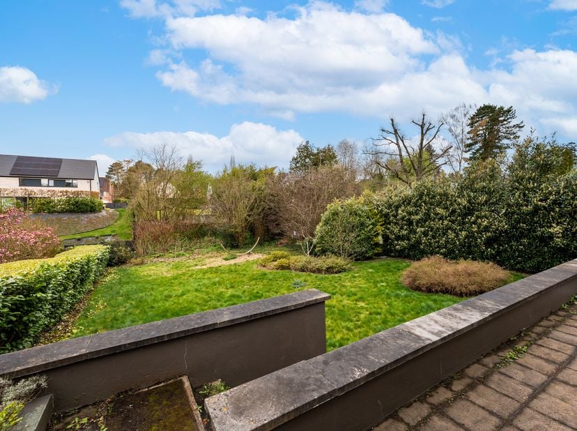 WATERLOO - Wijk FAUBOURG – In een rustige en zeer gewilde woonwijk, verrassende VILLA (4 slaapkamers/2 badkamers) van 265 m² (volgens EPC) die in 2016