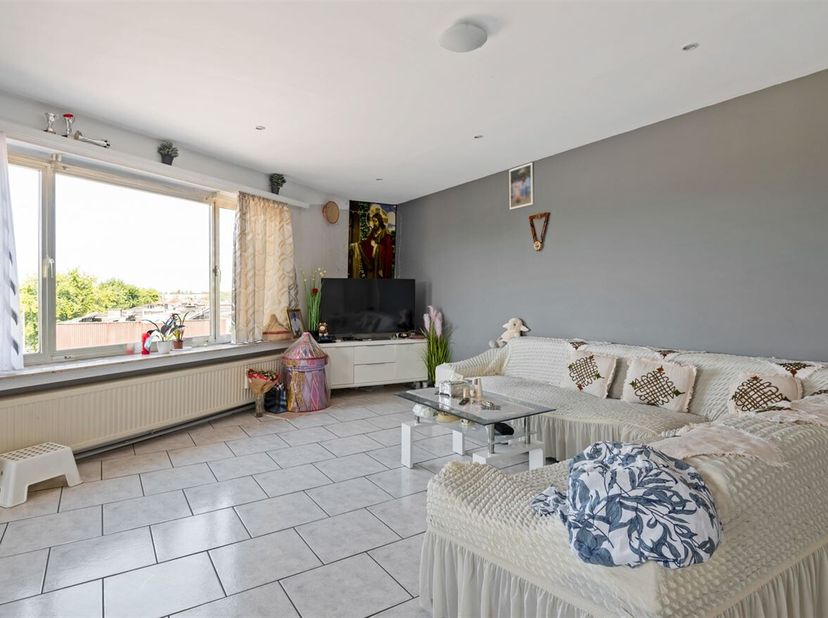 Openhuizendag op zaterdag 13 juni van 11u00 - 12u00<br />
Ruim appartement (+-130m²) met 2 slpks en terras!<br />
Dit verzorgde appartement is gelegen
