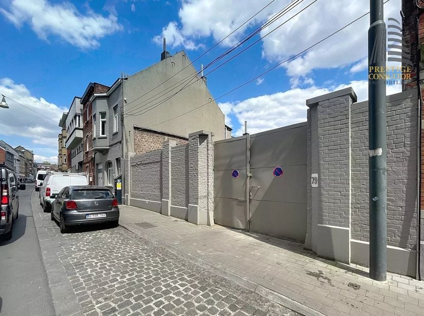 ANDERLECHT - REF: 7274102 - SUPERBE TERRAIN AVEC ENTREPOT ET GARAGES DE 520M2 !!<br />
Nous vous proposons à la vente ce superbe terrain composé d'une