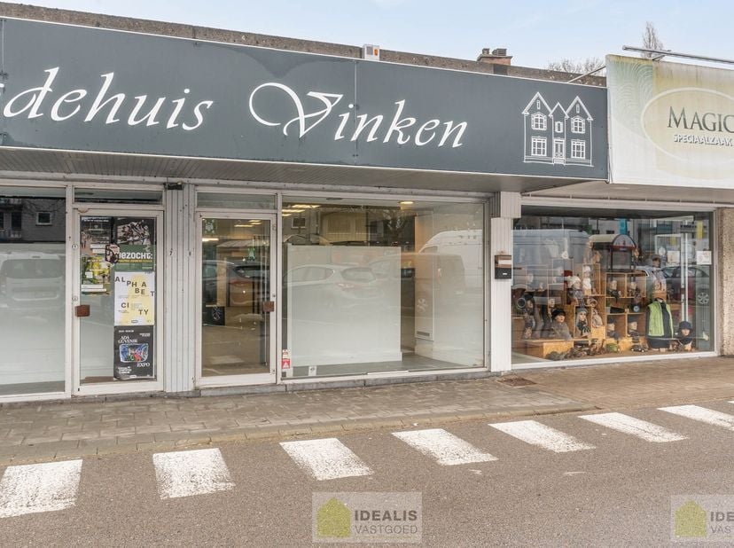 ZEER CENTRAAL GELEGEN HANDELSRUIMTE TE PELT (NEERPELT) MET PARKING VOOR DE DEUR! Deze handelsruimte met een oppervlakte van ca.90m² gelegen te Kempenp
