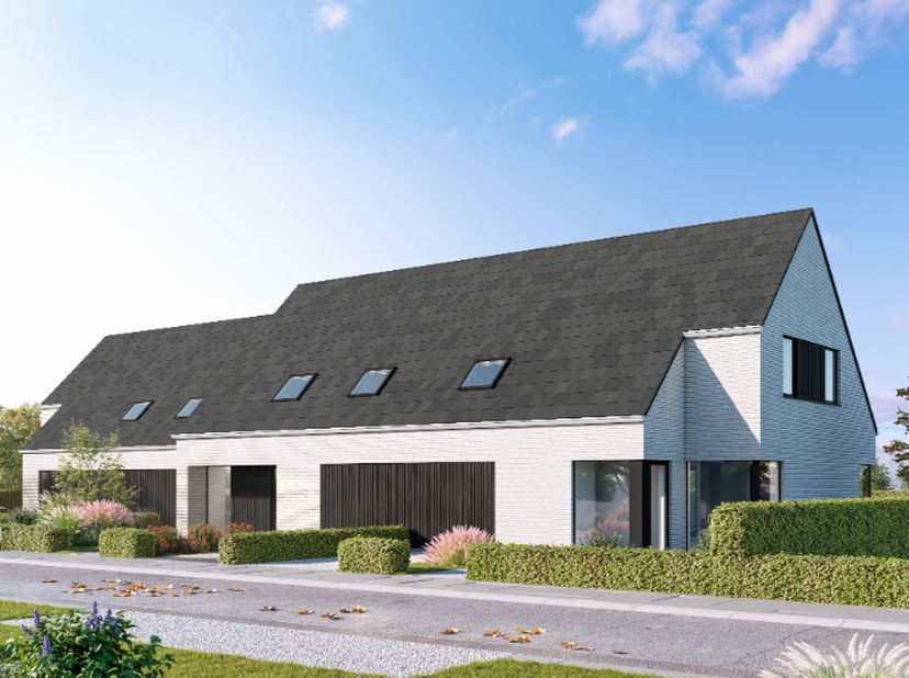 Deze hedendaagse nieuwbouwwoning met zadeldak op lot 72 beschikt over 4 slaapkamers, een vaste trap naar een extra zolderkamer en een inpandige garage