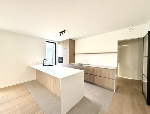                                         Gelijkvloers app. te huur in Sleidinge, € 1.100
