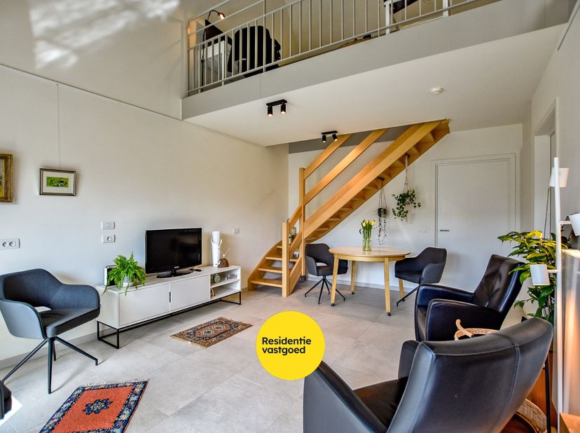 Pal in het centrum van Nieuwpoort-stad vindt u dit luxueus appartement (89m² + 5m² terras) met 2 slaapkamers. Dit prachtige complex is gelegen op de s