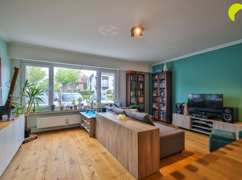 À la frontière entre Edegem et Mortsel, nous vous proposons cet appartement de plain-pied avec terrasse.<br />
Vous bénéficierez également de la prox