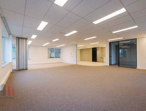                                         Bureaux à louer à Dilbeek, € 2.102
