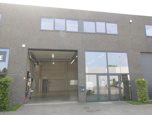                                         Bâtiment d’entreprise à louer à Bilzen, € 1.100
