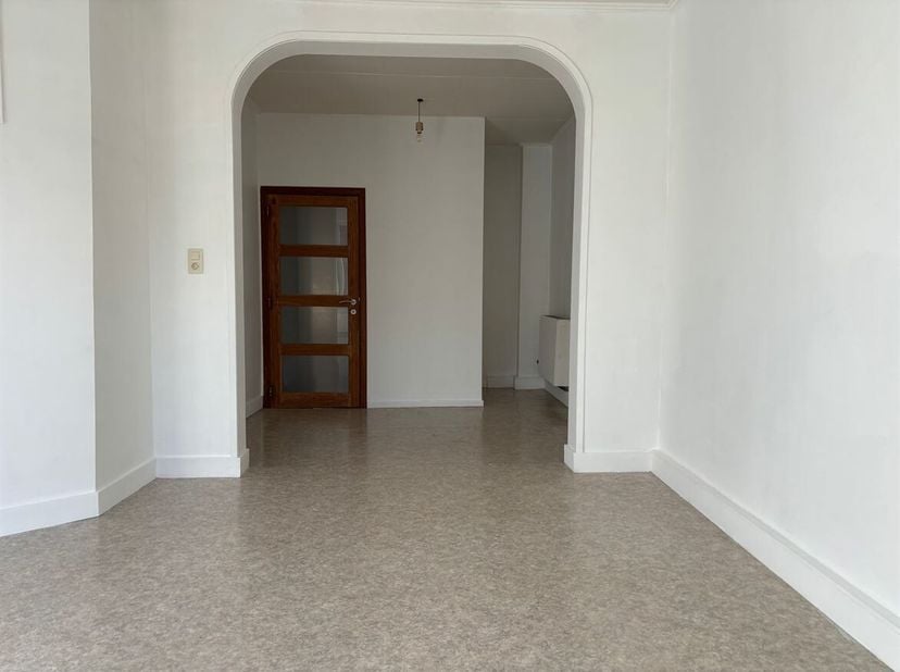 Lichtrijk 1-slaapkamerappartement in Deurne<br />
Dit gezellig appartement op de tweede verdieping biedt een aangename combinatie van licht, ruimte en