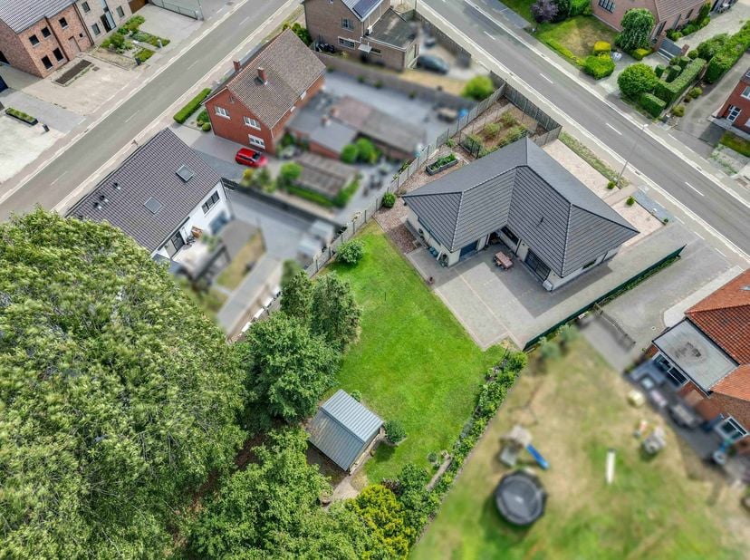 Prachtige Open Bebouwing – &amp;nbsp;200 m² woonplezier - &amp;nbsp;15Are 43 ca – BJ 2005 <br />
<br />
Achter de mooie moderne gevel, aan de Kludweg 27 te Zo