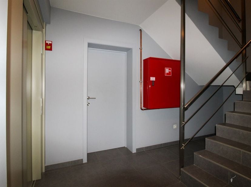 Cet appartement du deuxième étage à haut rendement énergétique allie le confort à un excellent emplacement. Avec une étiquette EPC A et une installati