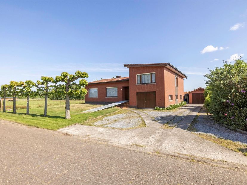Te moderniseren open bebouwing in landelijke omgeving te Geel.<br />
<br />
- Enkel onderhouds- en instandhoudingswerken zijn toegelaten.<br />
- E