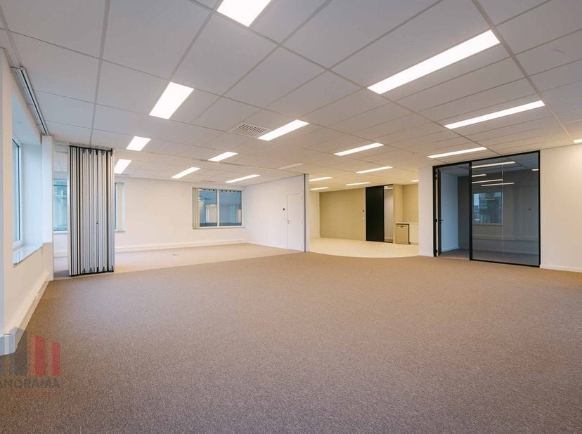 194&amp;nbsp; m² de bureaux élégants à louer (et à vendre)<br />
Idéalement situés à proximité de la sortie du ring R0 à Groot-Bijgaarden, avec un accès a