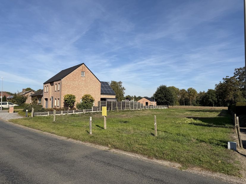 Grond te koop in Heikant 45,
                    3910 Sint-Huibrechts-Lille