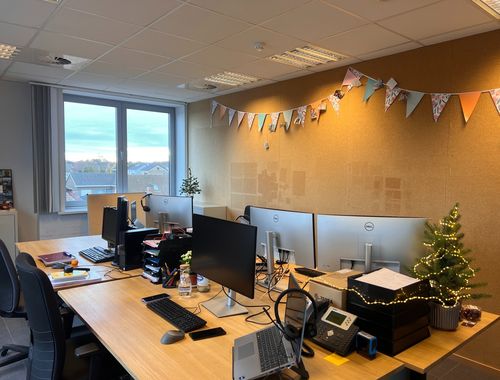                                         Bureaux à louer à Aalter, € 4.500
