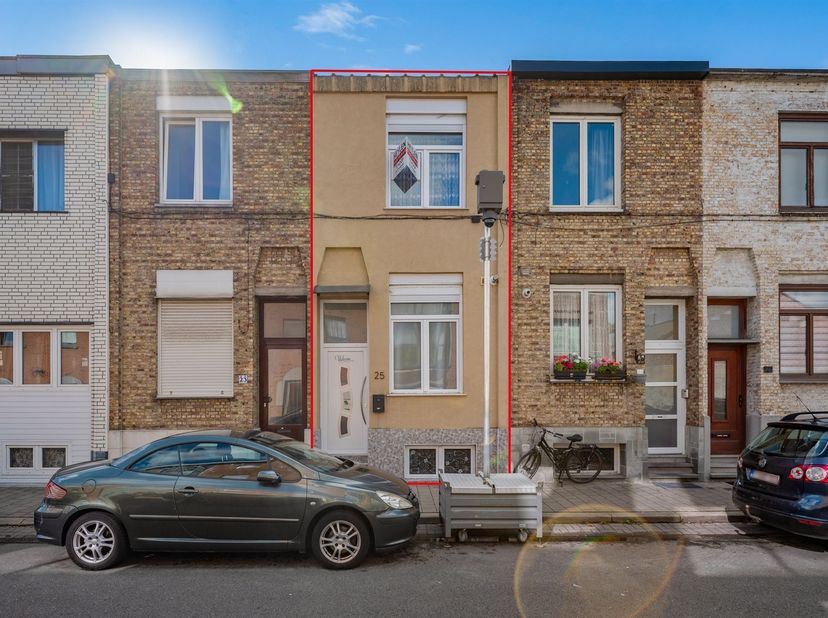 Huis te koop in Van Weselestraat 25,
                    2100 Deurne