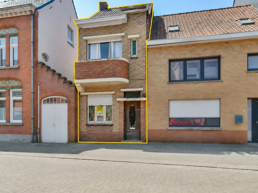 Welkom in de Torhoutsestraat 8 in Ruddervoorde, een woning met heel wat potentieel op een centrale ligging. Op wandelafstand vindt u supermarkten, bak