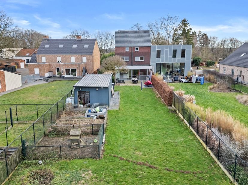 Soms kom je een woning tegen waar alles gewoon klopt. Geen grote verbouwingen, geen stress over energiefacturen, maar wel alle ruimte om je eigen stem