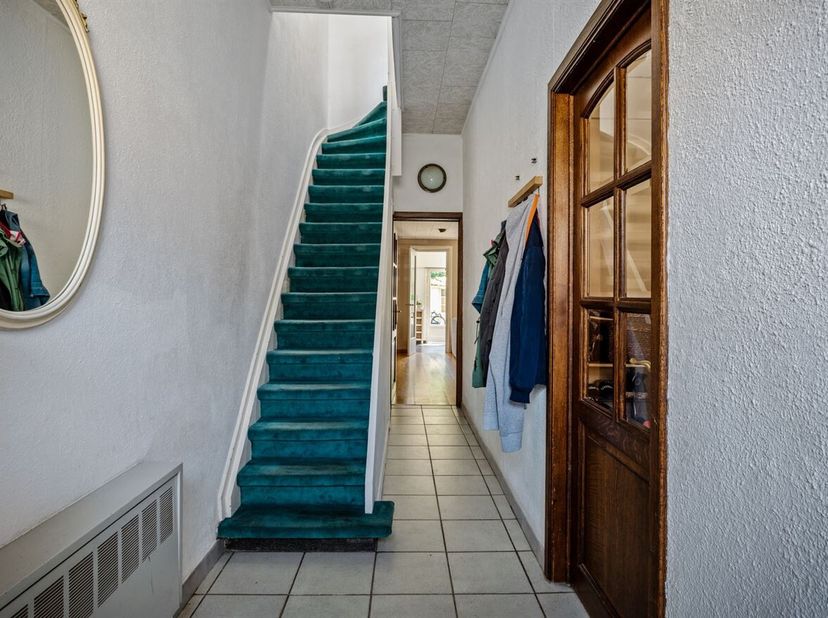 Deze charmante gezinswoning is gelegen in een rustige eenrichtingsstraat in de Van Dornestraat te Deurne. Hier geniet je hier van de perfecte combinat