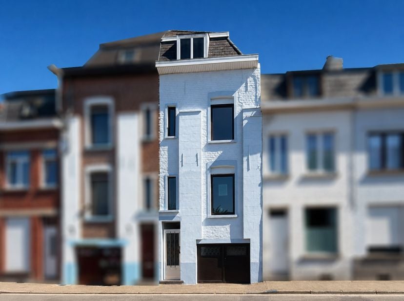 1ste bezoekdag dinsdag 8 september! Inschrijven kan via www.nobels.be onder referentienummer 4414723.<br />
<br />
Statige WONING met GARAGE en &amp;nbsp;