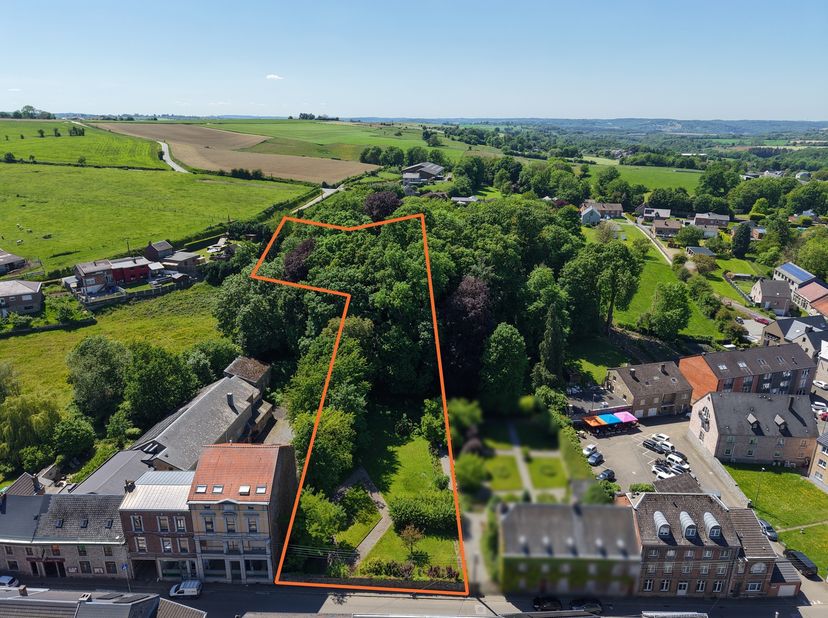 TERRAIN de ± 2.793 m²<br />
--&amp;gt; Orientation : Ouest<br />
--&amp;gt; Largeur façade : ± 26 m<br />
--&amp;gt; Profondeur : ± 74 m<br />
--&amp;gt; Relief : pla