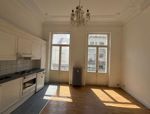                                         Appartement te huur in Elsene, € 1.000
