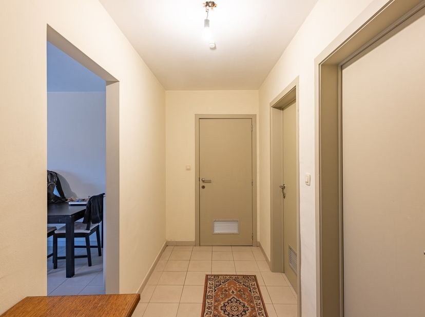 Dit appartement ligt dicht bij de “De vallei van de Serskampse Beek” en geniet dus van dit prachtige beschermd natuurgebied in de omgeving. Toch heeft