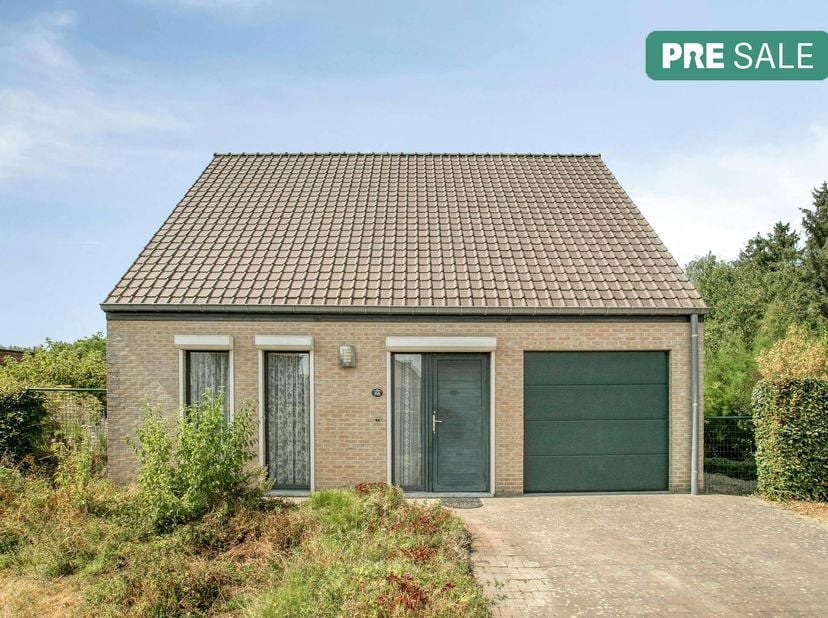 Op zoek naar een prachtige woning in de Vlaamse Ardennen? Dit ruime, vrijstaande huis uit 2002 dat we te koop aanbieden, biedt alles wat een modern ge
