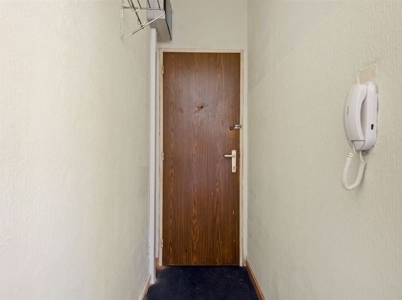 Gunstig gelegen studio nabij station Antwerpen-Centraal<br />
Locatie: Deze gunstig gelegen studio staat te koop in de Greinstraat op de hoek met de L