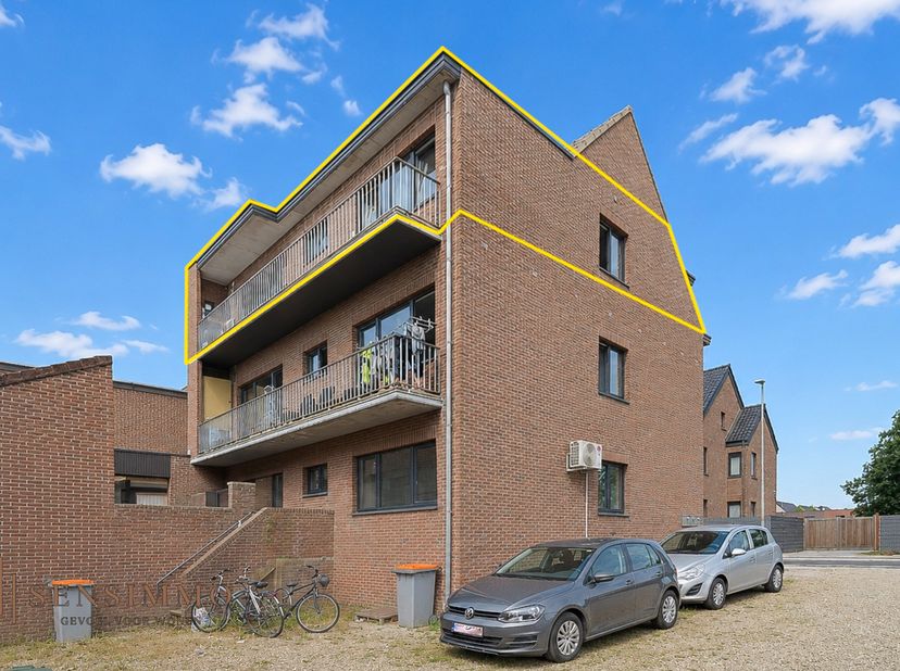 Ruim appartement met 3 slaapkamers in Maasmechelen gelegen op de 2de verdieping.<br />
<br />
Bent u op zoek naar een ruim appartement op een gunstige