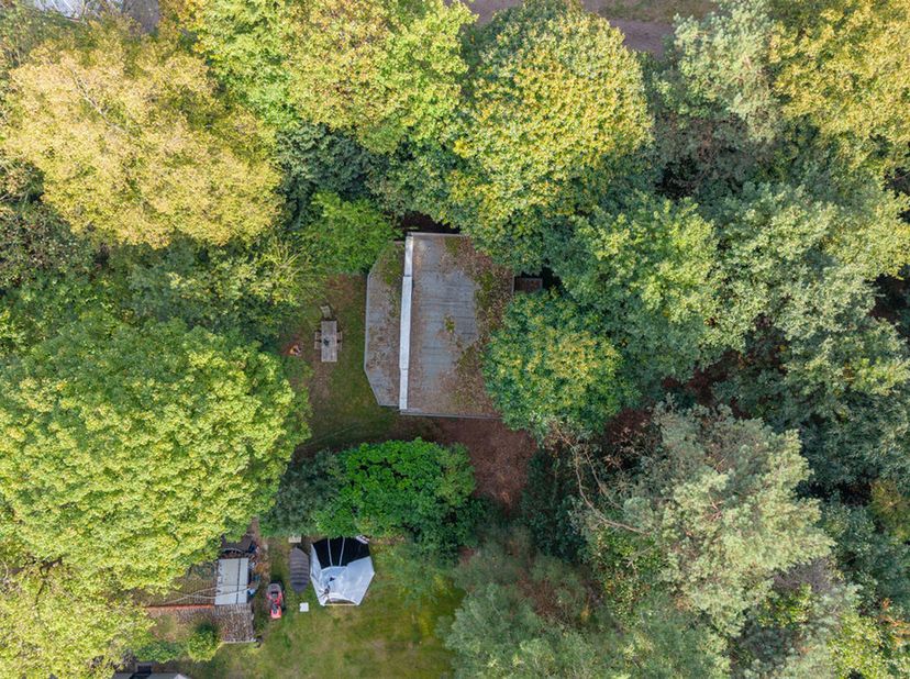 Bouwgrond / grondig te renoveren woning op 3.672m² grond.<br />
Bouwen of renoveren aan 6% BTW mogelijk*!<br />
Indien afbraak en heropbouw voor nieuw