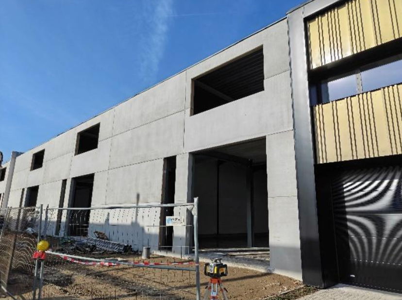 À LOUER – Nouvelles unités PME à Anvers (Deurne)<br />
Situées dans un emplacement stratégique à Anvers-Deurne, nous proposons deux nouvelles unités P