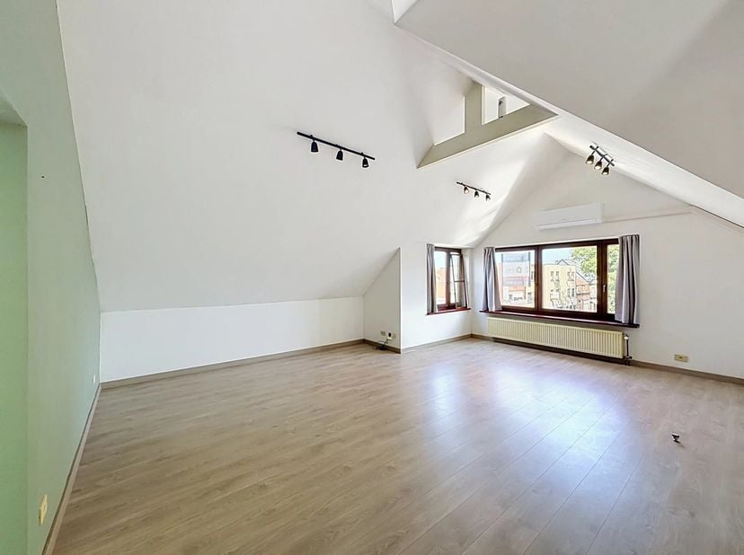 Dit appartement is gelegen te Mol Ezaart.<br />
Op fietsafstand van het centrum van Mol en ideaal gelegen tov de ring richting Lommel-Geel.<br />
Het