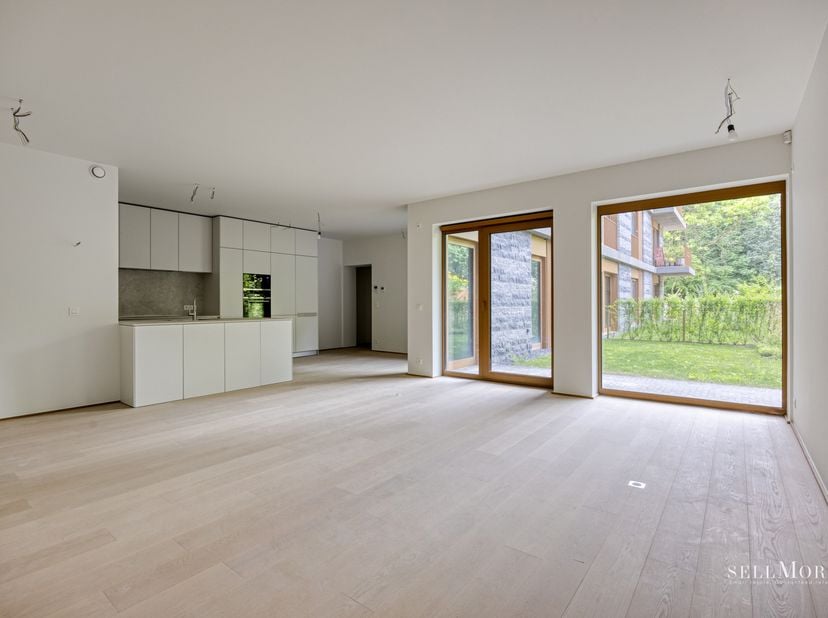 Découvrez ce magnifique et spacieux appartement de 2 chambres situé Boulevard du Souverain 23, au cœur d’un écrin de verdure, dans la prestigieuse rés
