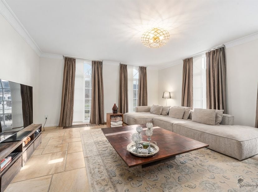 Prachtige villa op een perceel van 1.500m² in het groene Sint-Job<br />
<br />
In een rustige en gegeerde villawijk, nabij het centrum van Sint-Job