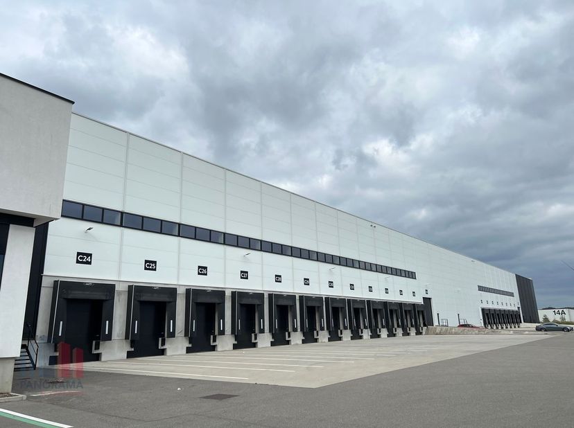 Nouvel entrepôt logistique de 9 087 m² à louer dans le complexe logistique/semi-industriel XXL « Genk Green Logistics » sur l'ancien site Ford à Genk.