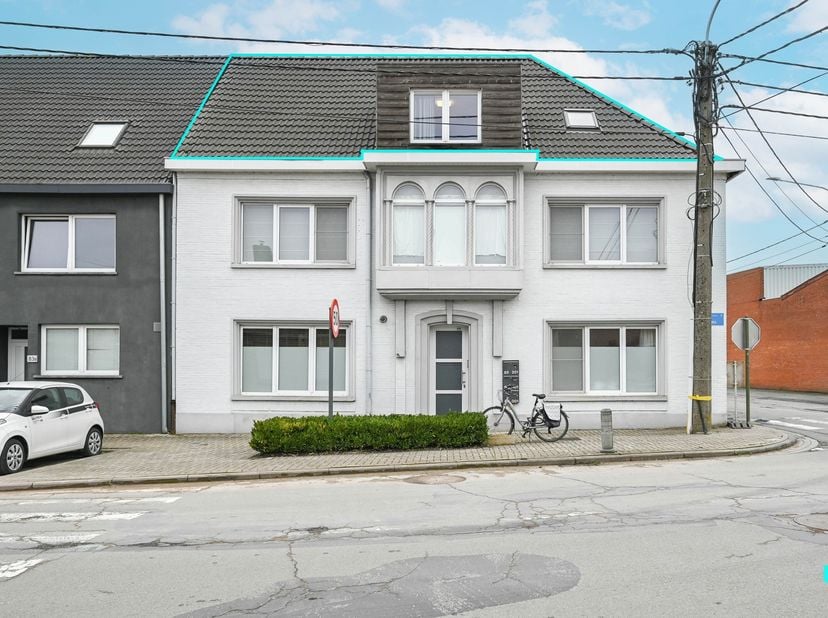 Ontdek dit charmante éénslaapkamerappartement op de tweede verdieping van een kleinschalige residentie, gelegen nabij het centrum van Wielsbeke met ee