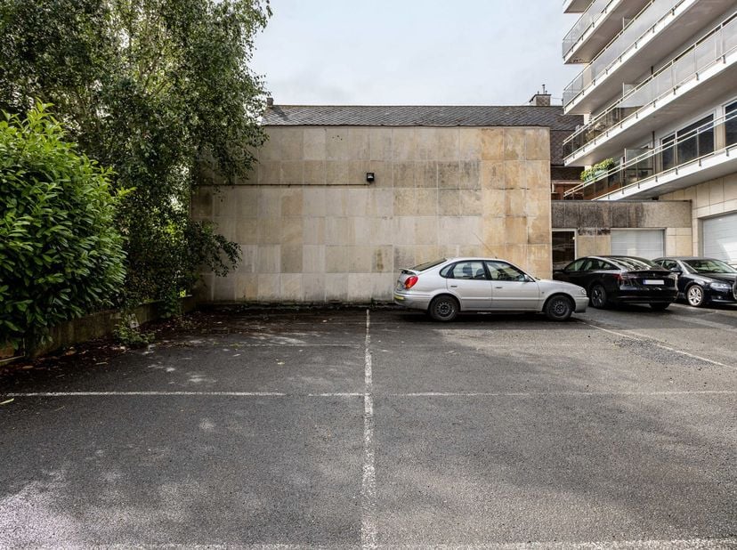 Ce double emplacement de parking bénéficie d’un excellent emplacement en plein centre-ville animé, entre la Grote Place et le 'Stadstuin'!<br />
L’acc