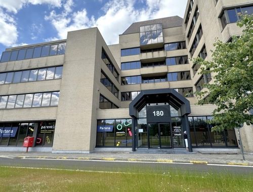                                         Kantoor te huur in Berchem, € 2.683,33
