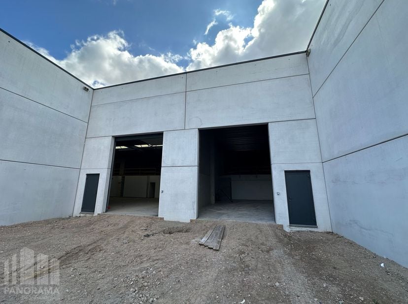Bedrijfsvastgoed te huur in Gentseweg 624,
                    8790 Waregem