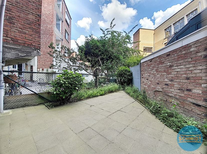 IMMOSCHMIDT (Ref. 17910) ETTERBEEK (Roi Vainqueur) : Mooi appartement van 92 m² (volgens PEB) op de begane grond van een klein gebouw van 3 verdieping