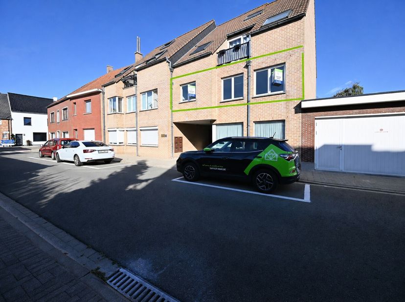 In het gezellige centrum van Meulebeke ligt dit aangename appartement aan de Bonte Berenstraat 36a, bus 4. Met een bewoonbare oppervlakte van 89 m² ge