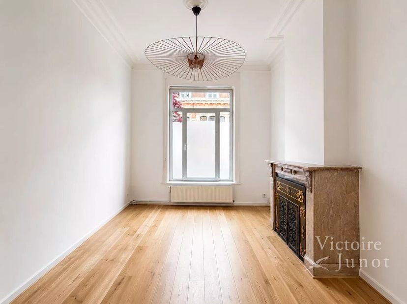 Voorgesteld door Debora Peruch : debora.peruch@victoire.be<br />
Victoire Junot biedt u in Ixelles, in een gewild residentieel wijk, vlakbij winkels,
