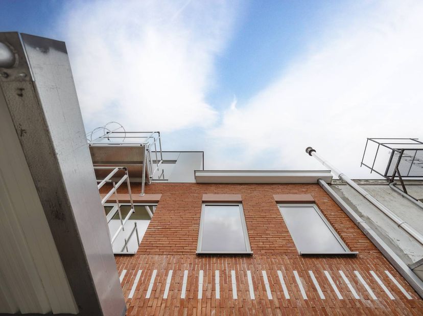 Vous recherchez un immeuble de placement à vendre à Courtrai que vous pouvez gérer entièrement vous-même ? Cet immeuble de placement de nouvelle const