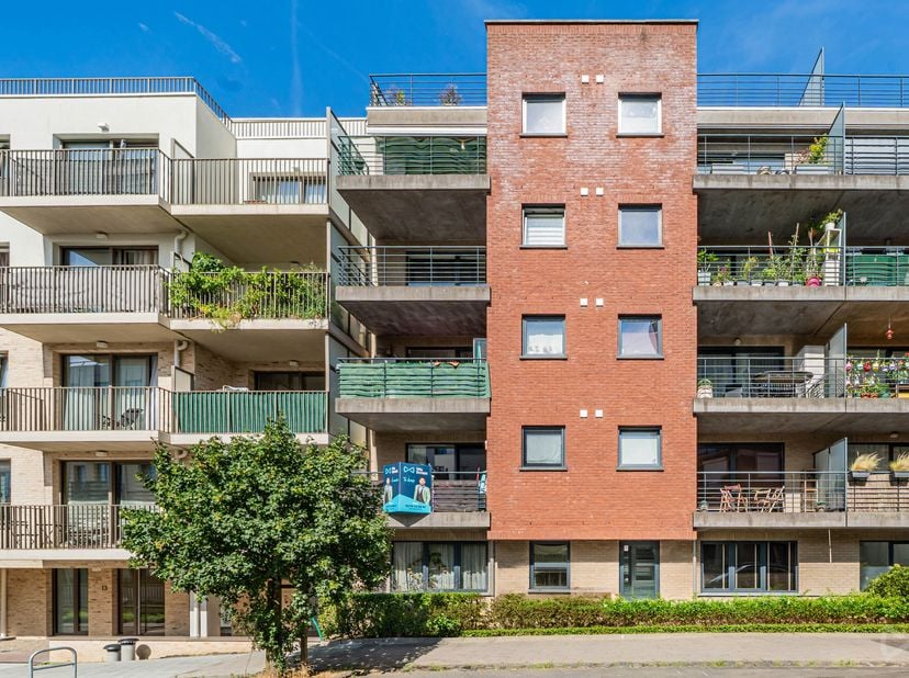 We Invest a le plaisir de vous présenter ce MAGNIFIQUE appartement 'clé sur porte'. Le quartier ('Bon Pasteur') ne se présente plus, il fait partie de