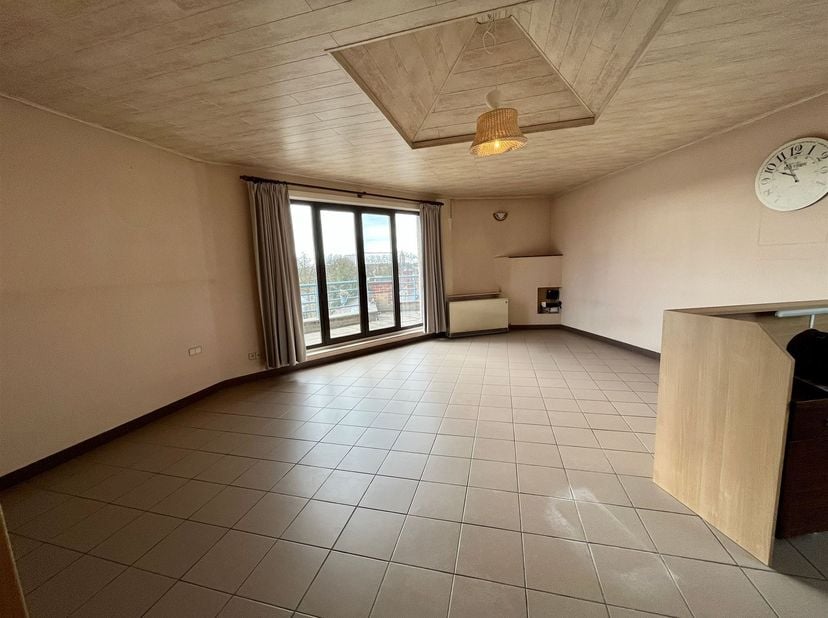 Uitstekend gelegen dakappartement met groot terras.<br />
<br />
Dit 2-slaapkamerappartement van 104 m² is gelegen op de 4e verdieping, aan de rand