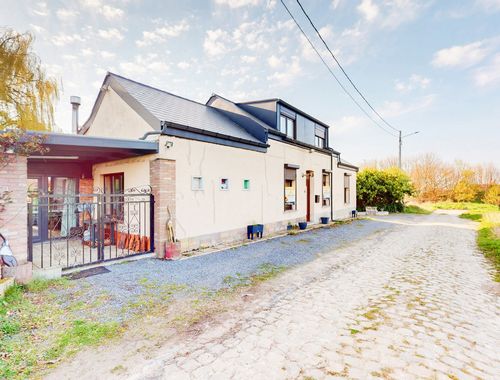                                         Villa te koop in Quaregnon, € 290.000
