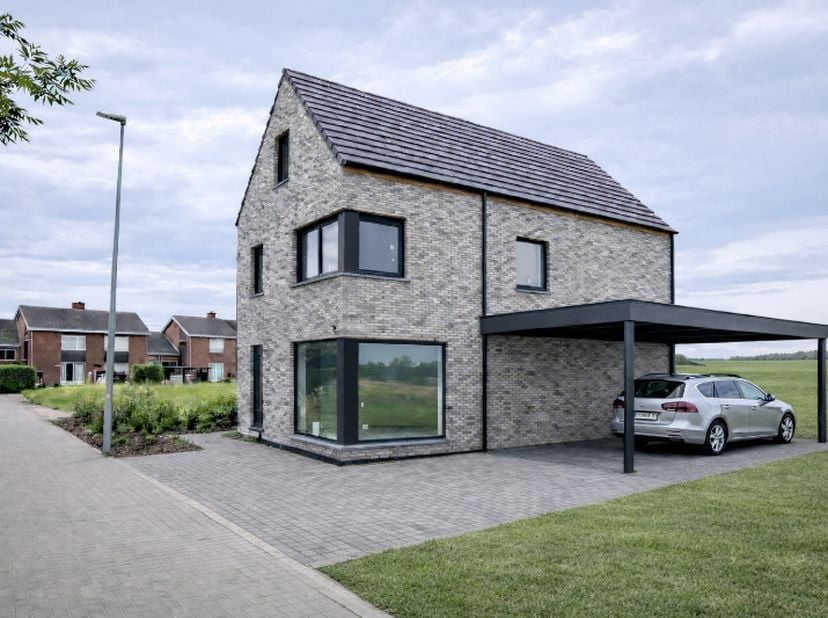 We begeleiden u persoonlijk doorheen het complete bouwproces.<br />
<br />
De woning bestaat uit:<br />
<br />
	Ruime living<br />
	moderne keuken met